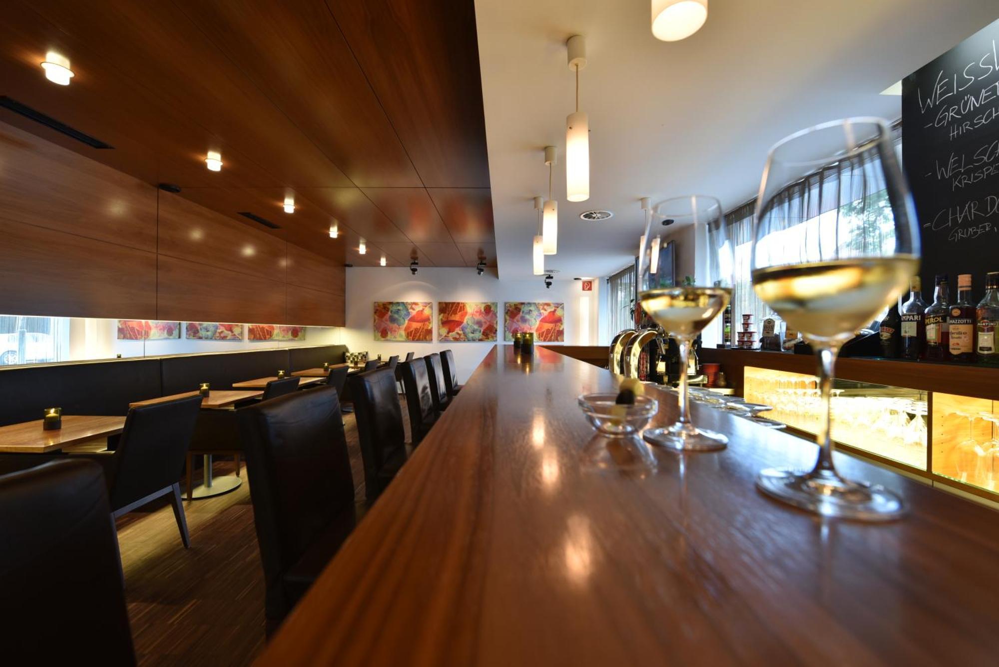 维也纳机场海因酒店 施韦夏特 外观 照片